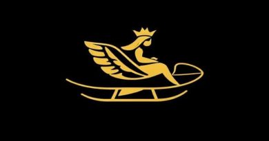 Queen In Gold Glider